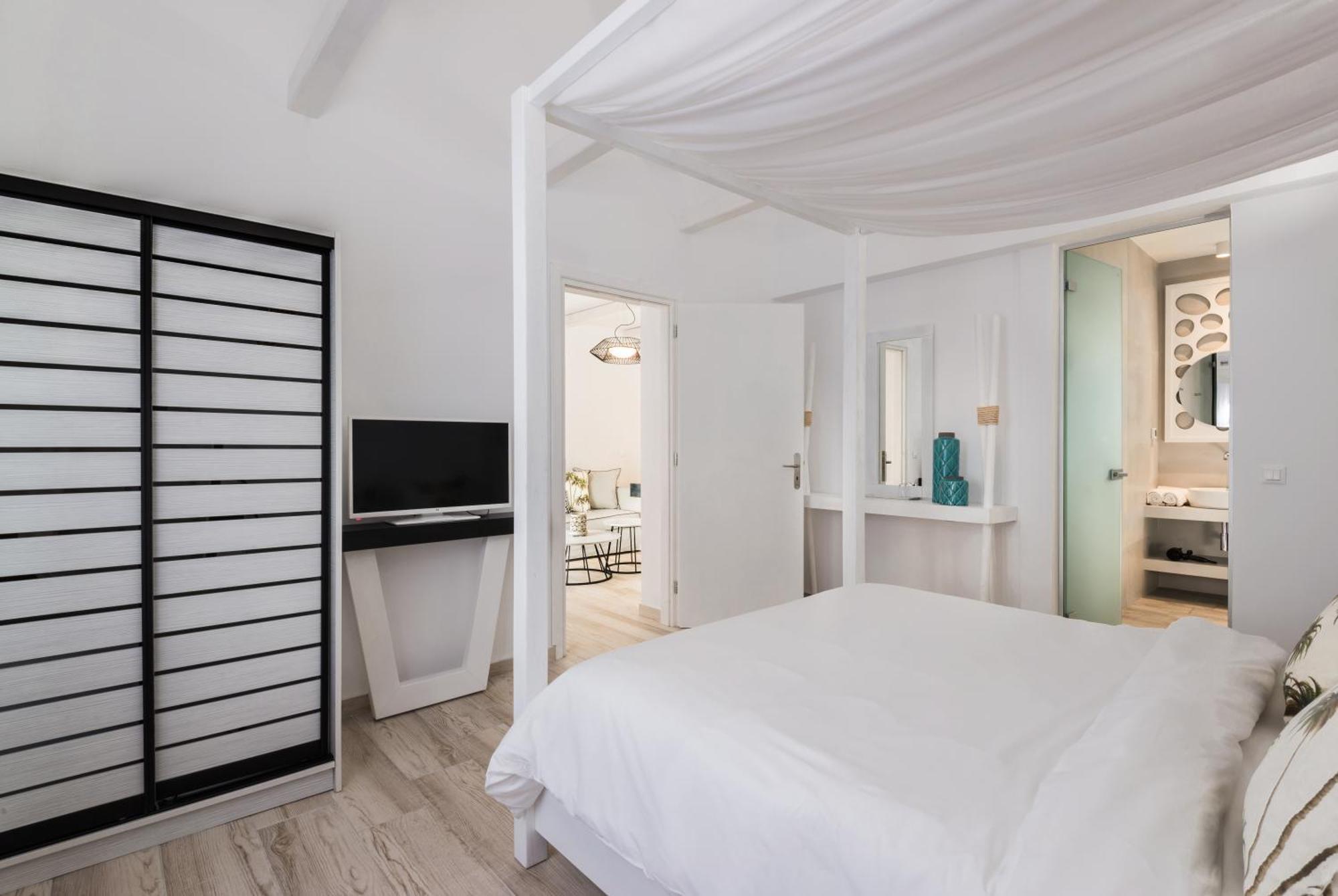 Smy Mediterranean White Santorini (Adults Only) Kamári Habitación foto